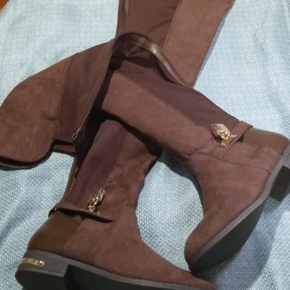 Just fabulous knee high suede boot
